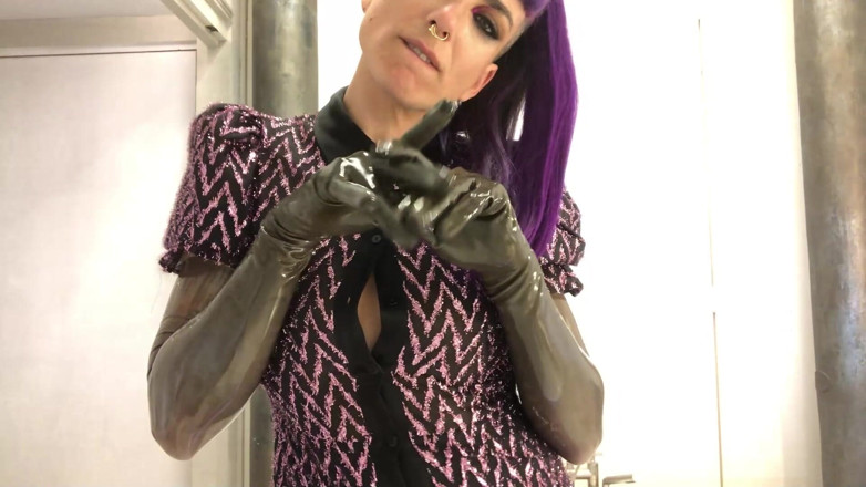 Goddess Maya: Latex și instrucțiuni de masturbare