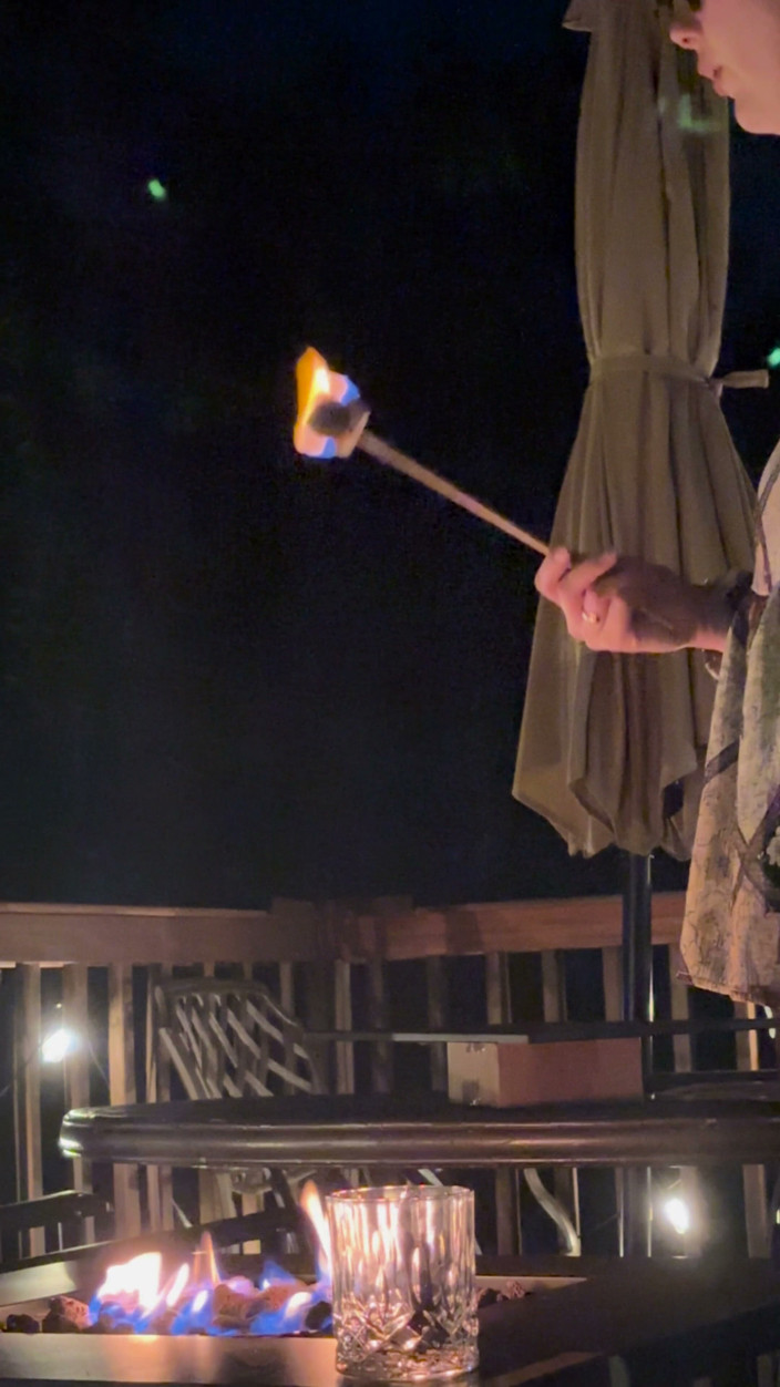 BeautfiulBJ25: Wife Eats Roasted Marshmellows off My Cock