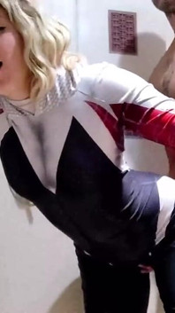 Vrei să mă cu degetul pentru Spidergwen?