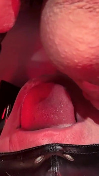 Bi-blowjob: Sperma Und Pisse