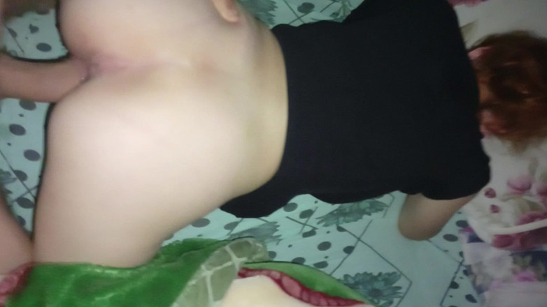 Fodadecasal2: Chica blanca traviesa dando a cuatro patas