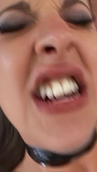 Poppy Morgan Prende Un Grosso Cazzo Duro Nel Suo Piccolo Culo!