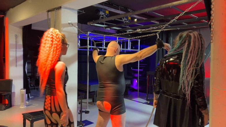 Domina Dark: Domina fa sesso davanti allo schiavo