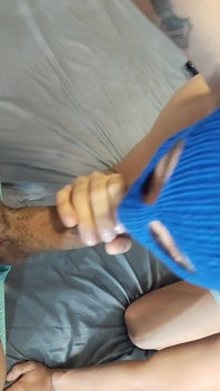 Grote Colombiaanse man str8 laat magere twink zijn lul zuigen xxl