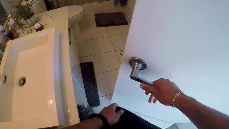 Chokobanana: Felizmente os chuveiros estão fechados na academia