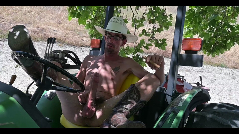 Joe Iandola: Cowboy Smoke Cigar Jacks Off Pada Traktor