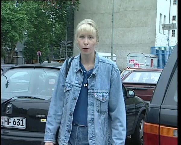 YOUR FIRST PORN: Meine Muschi is niet zo blond - Bettina softclip mijn poesje...