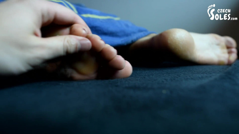 Czech Soles - foot fetish content: बिस्तर में पैरों की पूजा की जाती है - देखने का बिंदु
