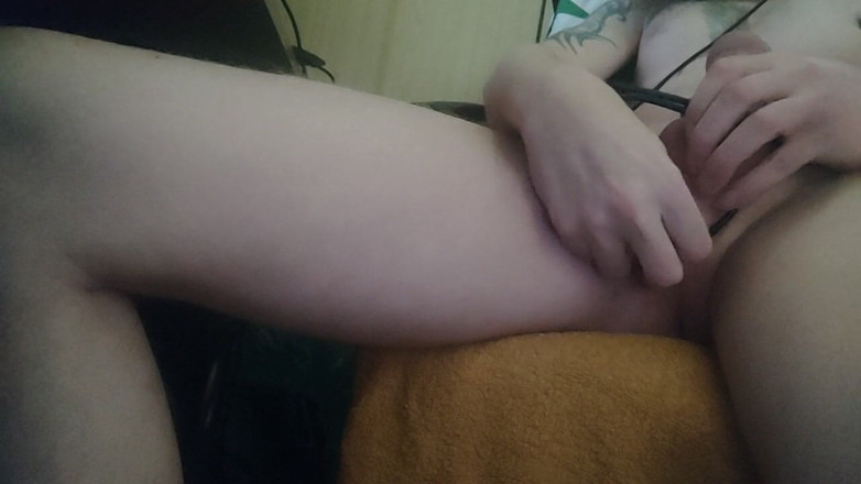 s_s_l: 私の搾り取られたチンポをウィックスして射精する