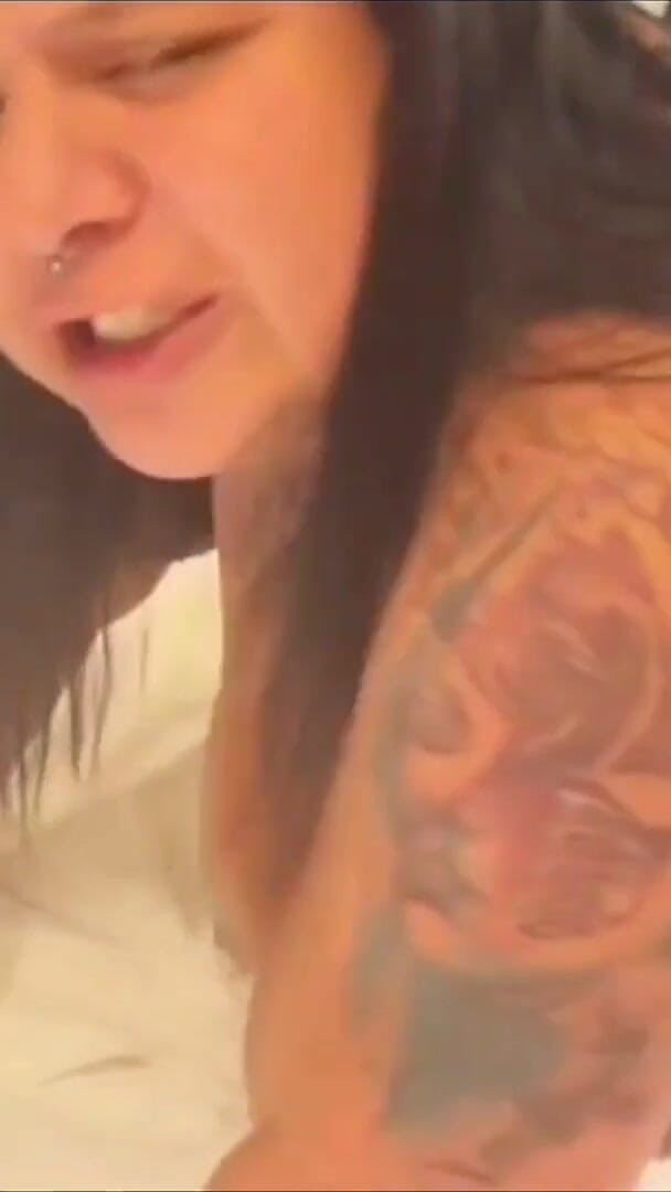 Una BBW birichina in un motel con un tifoso tatuato del Corinthians (TURBINADACAM) Naughty BBW at a Motel with a Tattooed Corinthians Fan (TURBINADACAM)