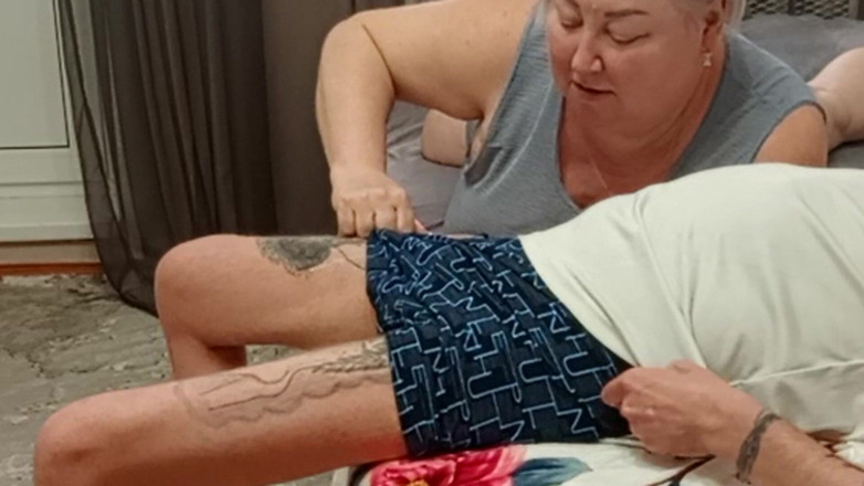 Zona901: Stiefmoeder geeft een pijpbeurt om te genieten van heet sperma