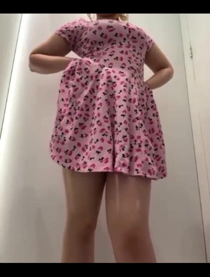 JuiceLussie: Extreme Masturbating in the Locker Room