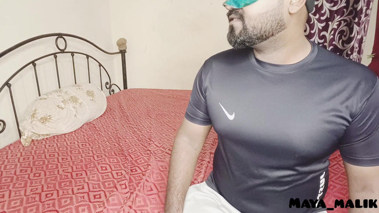 Maya-malik: ママの友人は、幼い女の子が家に一人でいるのを見つけた後、とてもひどい思いをしました