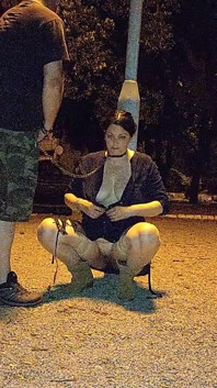 Pizda proastă ia pișatul tatălui în gura ei
