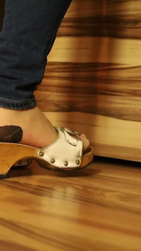 Dangling Temptation - Espadrilles & Wooden Sandals Footplay