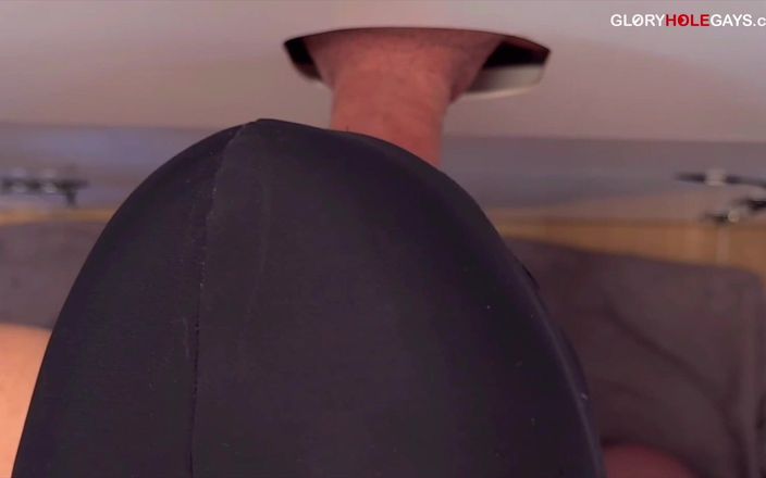 GLORYHOLEGAYS: Cowok ini baru 20 tahun - dan tembem di gloryhole