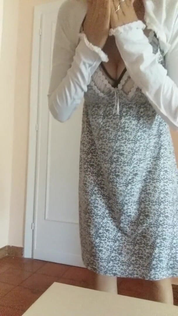 savannahamatoriale: सौतेली मम्मी तुम्हें हिलाते हुए पकड़ती है!