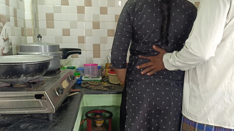 Palani69: Ama de casa caliente folla en romance en cocina