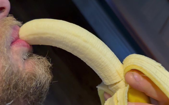 Fem Bi: Instruksi Cara Jilat Pisang Dengan Benar