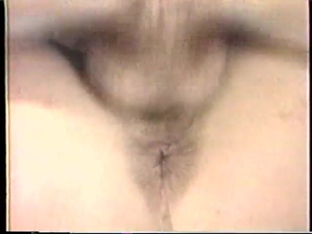 Old Good Porn: Gorgeous babe like it when she gets her pussy drilled...