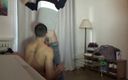 Gaybareback: 直播色情，Appolo Sanchez被法国 twink alexis Tivoli 无套干
