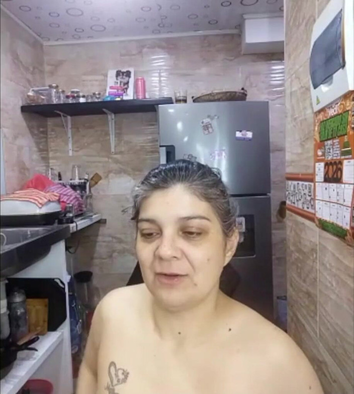 AnnyAndyelli: Lelaki Latin dengan zakar besar mengongkek awek putih di rumah...