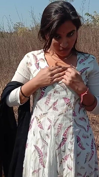 Beautiful Real Indian Kamini Bhabhi Getting Naked in Jungle