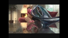 Little World: Doyumsuz bayan