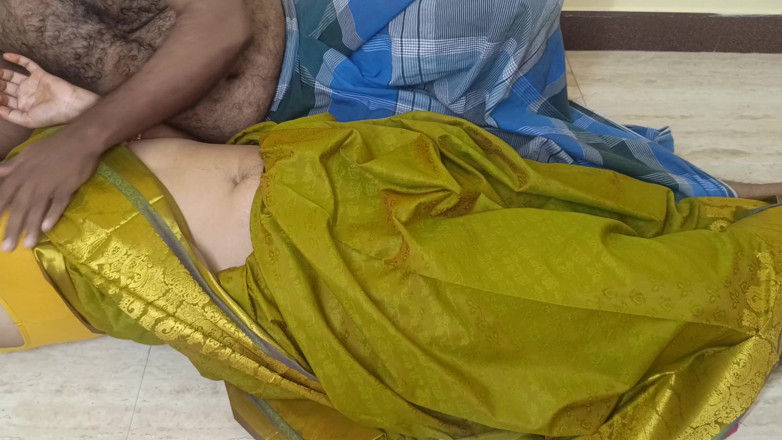 Palani69: Pembantu rumah tangga berbagi ranjang sama pemilik rumah saat istrinya...