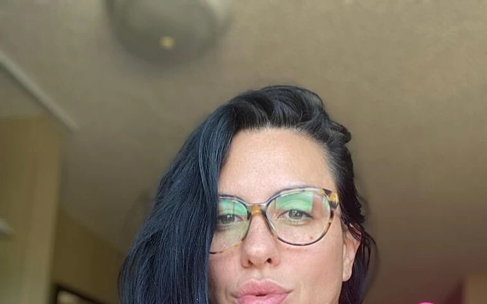 Sandy Love: Can I Be Your Hot Secretary?