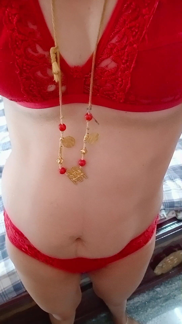 Krish meera: Tamil evli kadın meera kırmızı külotla sikişmeye hazır