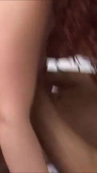 하드코어하게 따먹히는 빨간 머리 미시녀