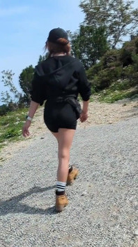 Non c'è peccato in Pastura! La trans si masturba a 1.800 metri!