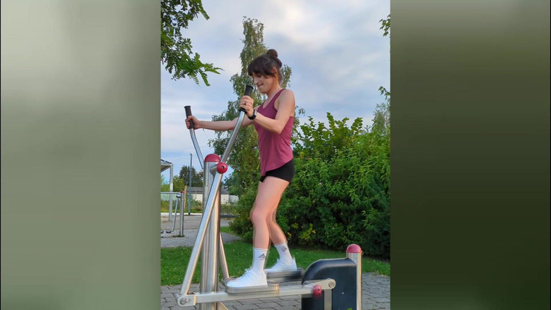 TV_Helena: Entrenamiento al aire libre con vibrador para culo y polla!...