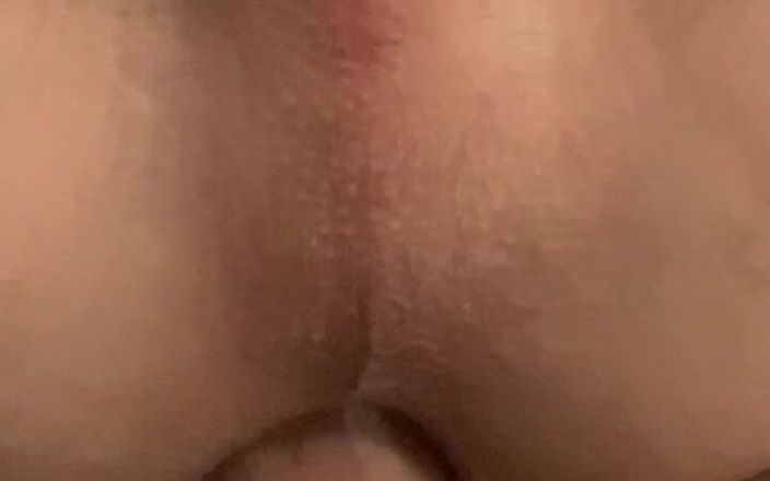 Vlada Brilliant: Une maîtresse trans baise une esclave tapette, partie 2