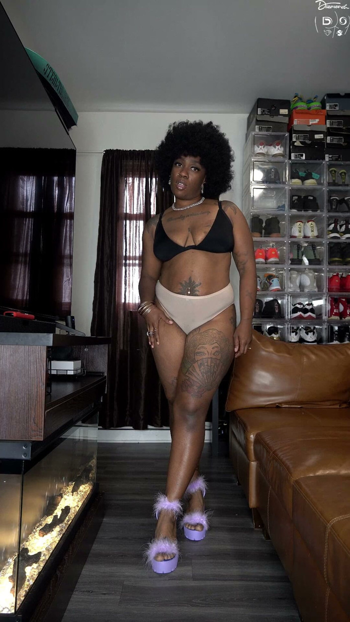Diamond Ortega: Eboni Sensual Wedgie Walk