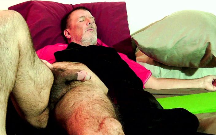 Close Encounter Films: Peluda latina com pau grande na webcam affair.mp4