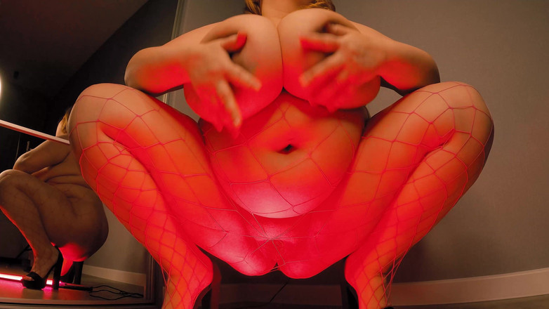 Anna Katz: Une Déesse Pulpeuse Assise Sur Ton Visage