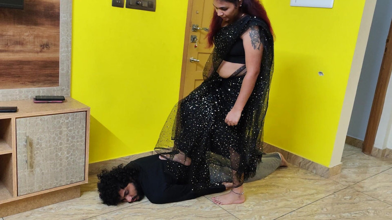 Vaigavarun Feet romance: Madam Punishing Servant Full Weight Body Trample