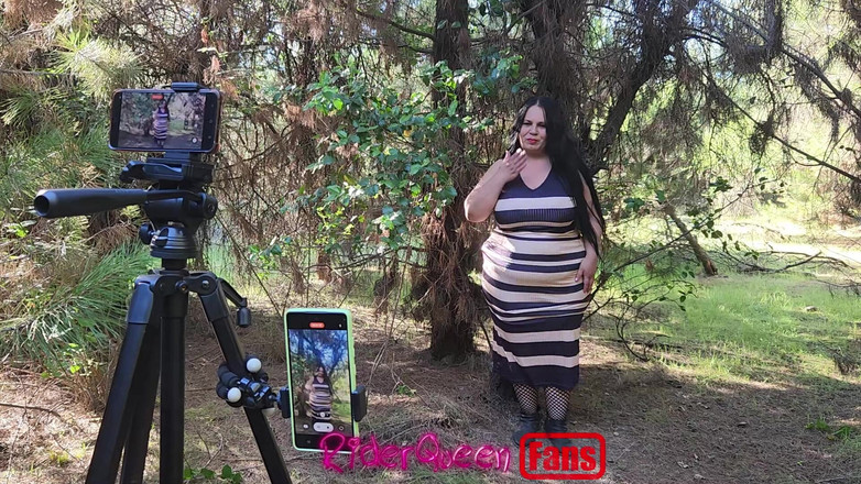 Riderqueen BBW Step Mom Latina Ebony: Riderqueen seule à l’extérieur