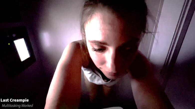 PNW Porn: मेरी कामुक प्रेमिका को ग्लोरी होल में लाना