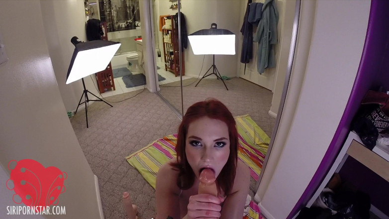 Siri Pornstar: Vedeta porno Siri țâțoasă se joacă cu un vibrator!