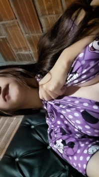 Curvy Beauty Masturbates Until She Cums