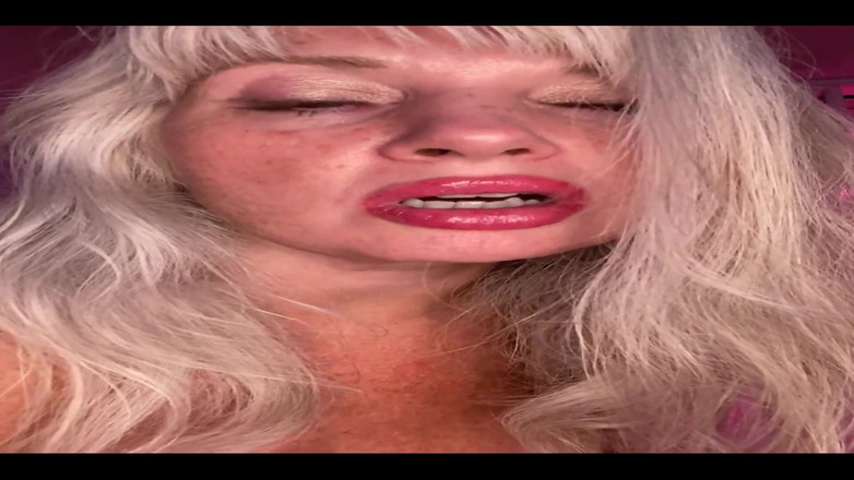 PaintedRose: Namorada da madrasta recebe beijos