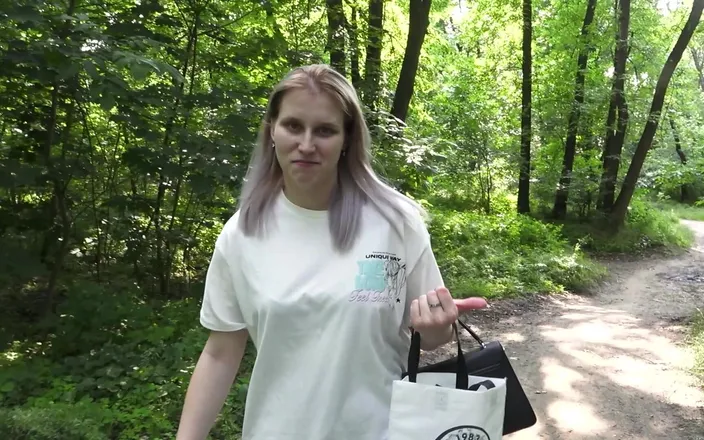 MertyXXX: Dirty Girl Littering and Urinating in a Park