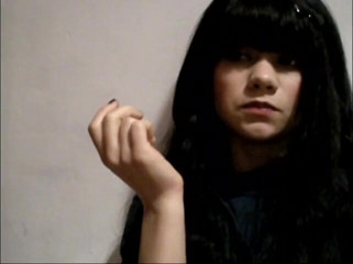 Solo Austria: Lea is eating on camera