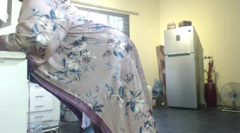 Legendary Booty Overdose: Watchon, une BBW cuisine avec un vibromasseur dans la chatte