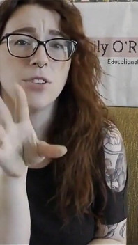 Öpüşme emen vibratörün NSFW incelemesi