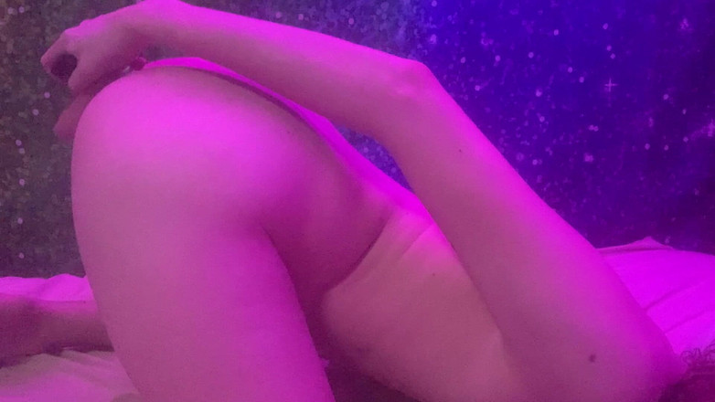 Brashen: Tonåring Twink knullar dildo djupt