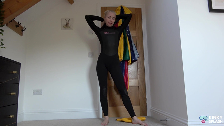 UKCuteGirl Lucy Lauren: Двошарові дощовики З ПВХ &amp; wetsuit: просочений, мильний душ грає